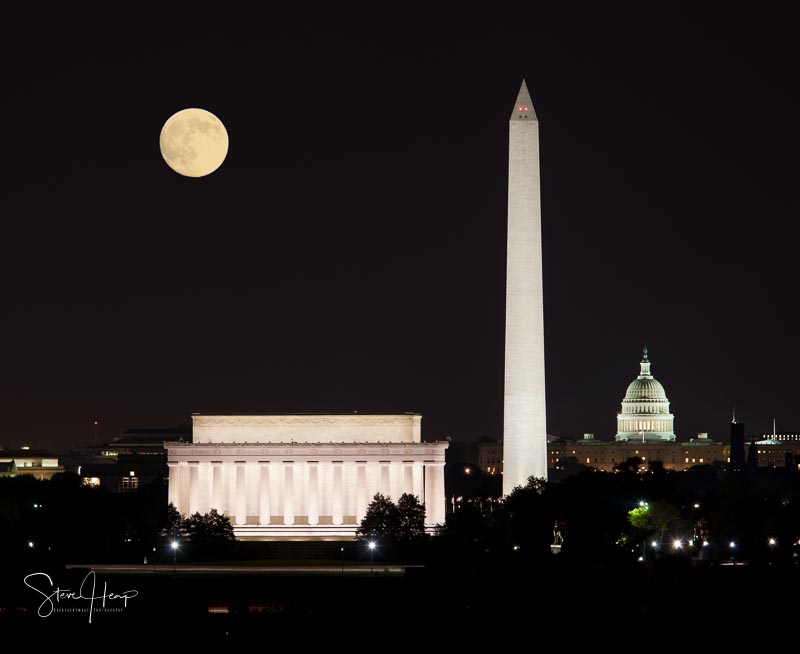 Moon rising in Washington DC