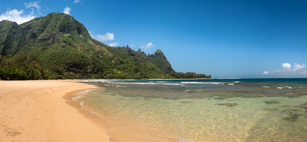 Transparent waters on Tunnels beach in Kauai