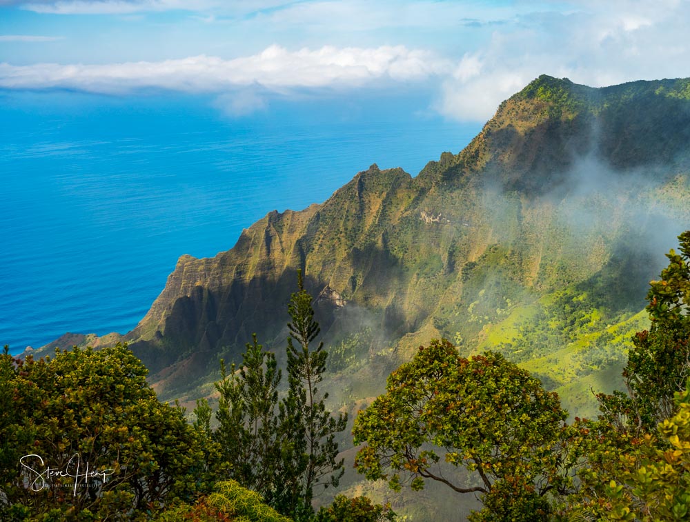 Pu’u O Kila Lookout over the Kalalau valley on the Na Pali coastline of Kauai